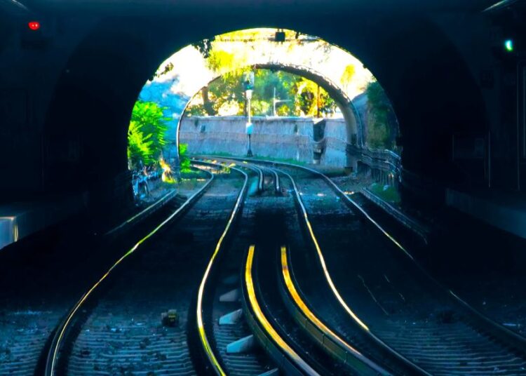 Οι πεζογέφυρες του Μετρό περνούν… από έλεγχο: Σκανάρισμα στα γερασμένα τμήματα