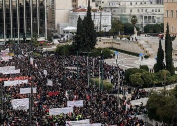 Τέμπη/LIVE: Η Ελλάδα στους δρόμους, ζητά δικαιοσύνη για τους 57 νεκρούς
