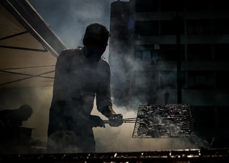 Τσικνοπέμπτη 2025: Μια ανάσα από τη γιορτή του ψησίματος