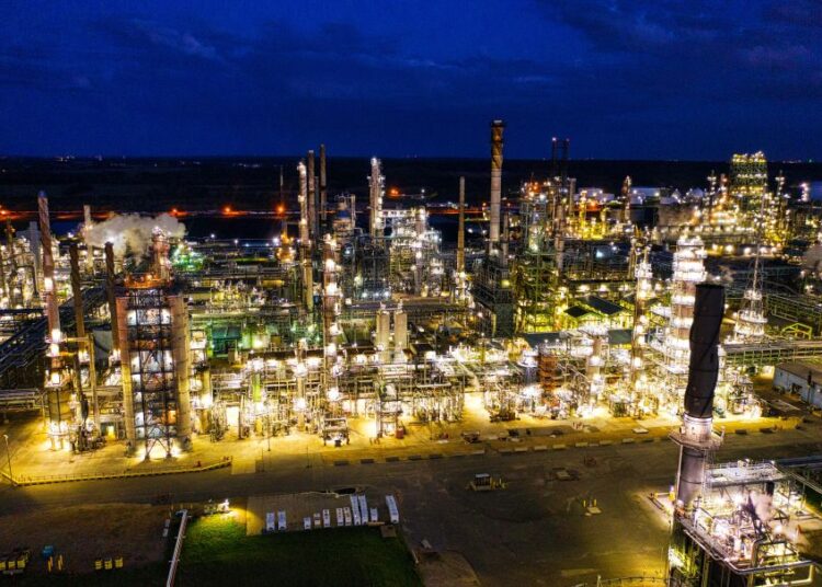 Αποθέματα αργού στις ΗΠΑ: Απρόσμενη αύξηση κατά 8,7 εκατ. βαρέλια