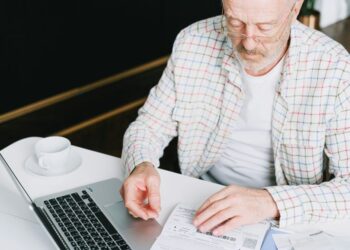 Νέα ρύθμιση για απασχολούμενους συνταξιούχους: Δόσεις αντί παρακράτησης σύνταξης