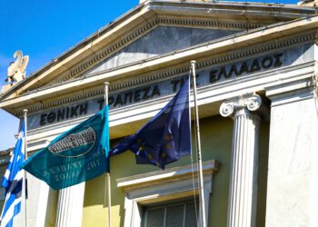 Επενδυτικός «πυρετός» στην ενέργεια: Η Εθνική Τράπεζα οδηγεί την κούρσα με 3 δισ. ευρώ στις ΑΠΕ