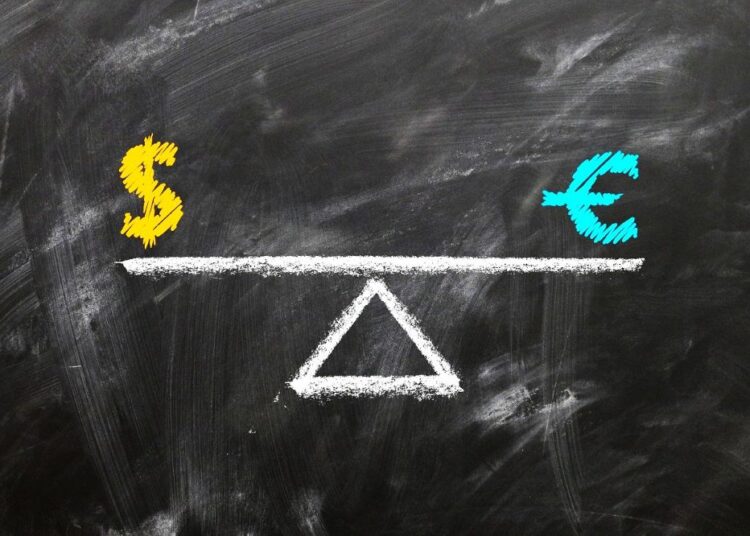 Το ευρώ ενισχύεται αλλά «στενεύει ο δρόμος» προς την ισοτιμία 1:1 με το δολάριο