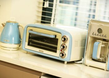 Εκτός «πρίζας» η αγορά ηλεκτρικών: Ποιες συσκευές έσωσαν το τζίρο το 2024