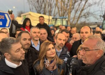 ΠΑΣΟΚ: Με αγρότες στην Ε65 συναντήθηκε ο Νίκος Ανδρουλάκης