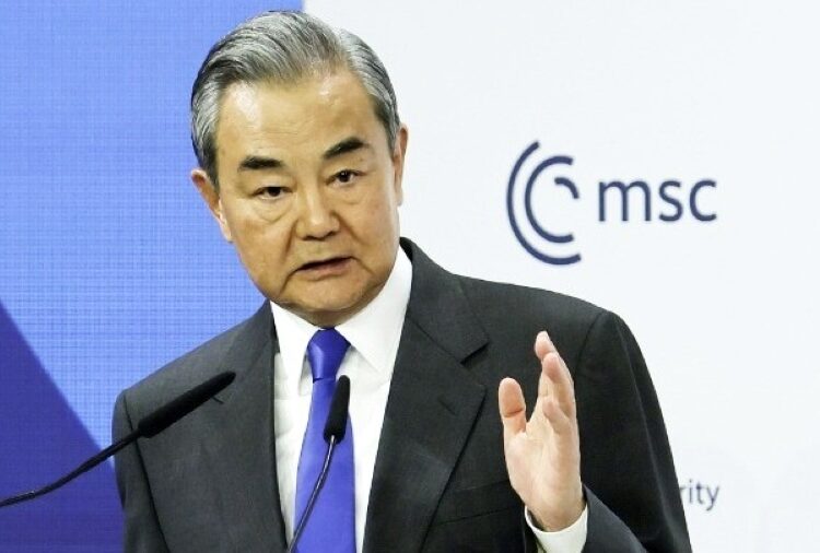 Ουάνγκ Γι: Η Κίνα βλέπει την Ευρώπη ως εταίρο – «Θα απαντήσουμε στον εκφοβισμό των ΗΠΑ»