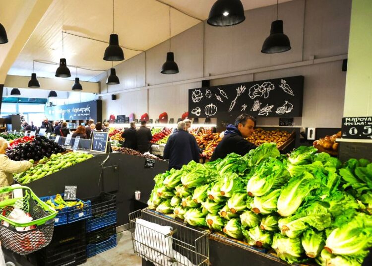 Φθηνότερα φρούτα και λαχανικά: Πτώση έως 50% στις τιμές βασικών προϊόντων