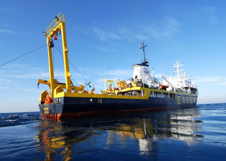 Ερευνητική αποστολή στη Σαντορίνη: Χαρτογράφηση ρηγμάτων και υποθαλάσσιων κατολισθήσεων