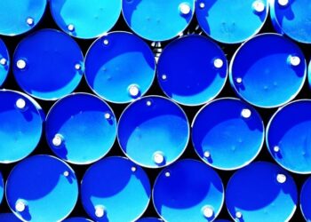 Η τιμή του πετρελαίου βυθίζεται: Αγορές ελπίζουν σε ειρήνη Ρωσίας-Ουκρανίας