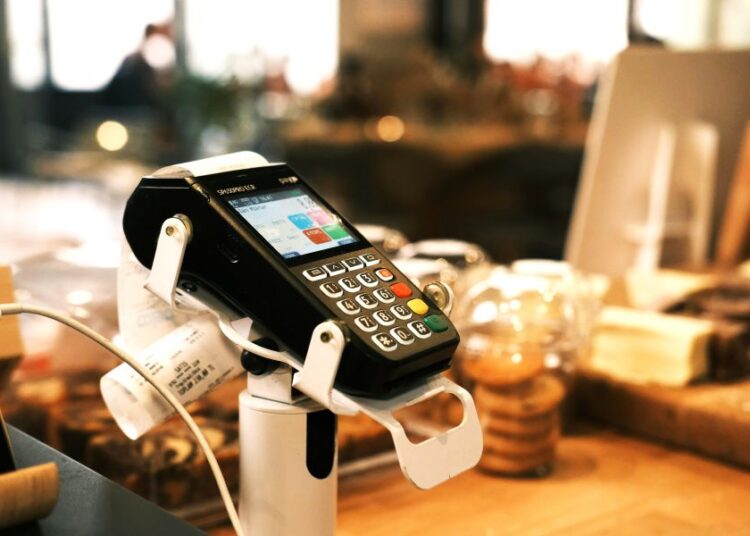 ΥΠΟΙΚ: Αύξηση 10,7% στις ηλεκτρονικές συναλλαγές το 2024