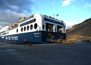 Περιορισμοί στις λιμενικές δραστηριότητες της Σαντορίνης λόγω σεισμών