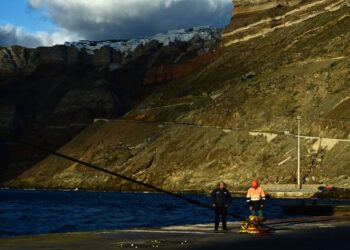 Σαντορίνη: Σημάδια ηρεμίας στη σεισμική ακολουθία, κλειστά τα σχολεία μέχρι 21/2