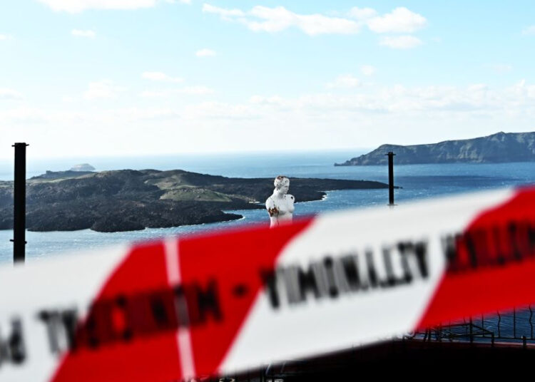 Αποστολή ΕΚΠΑ στη Σαντορίνη για την αντιμετώπιση των κατολισθήσεων