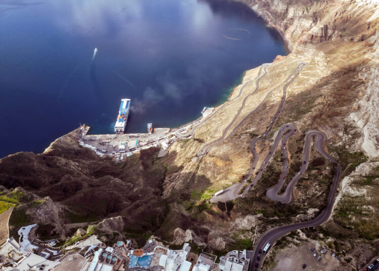 Σε επιφυλακή οι Κυκλάδες: Νέα μέτρα για τους σεισμούς σε Σαντορίνη-Αμοργό