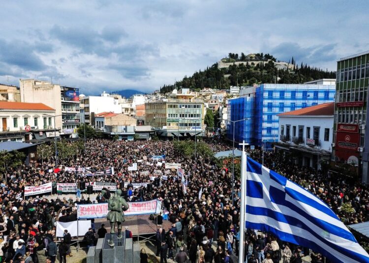 Ξένος Τύπος για Τέμπη: Μαζική διαμαρτυρία για μια ημιτελή έρευνα