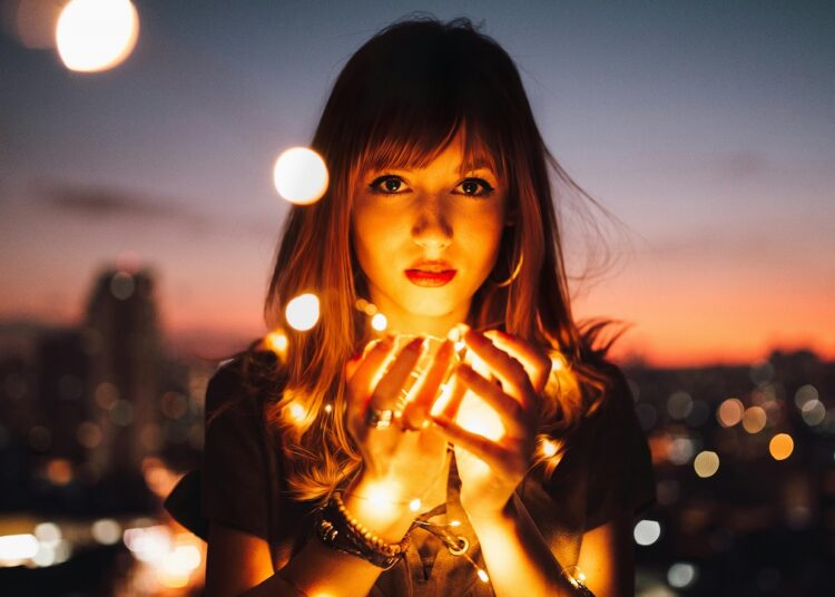 Τι σημαίνει η λέξη «κοκόνα»; Είναι προσβλητικός χαρακτηρισμός;