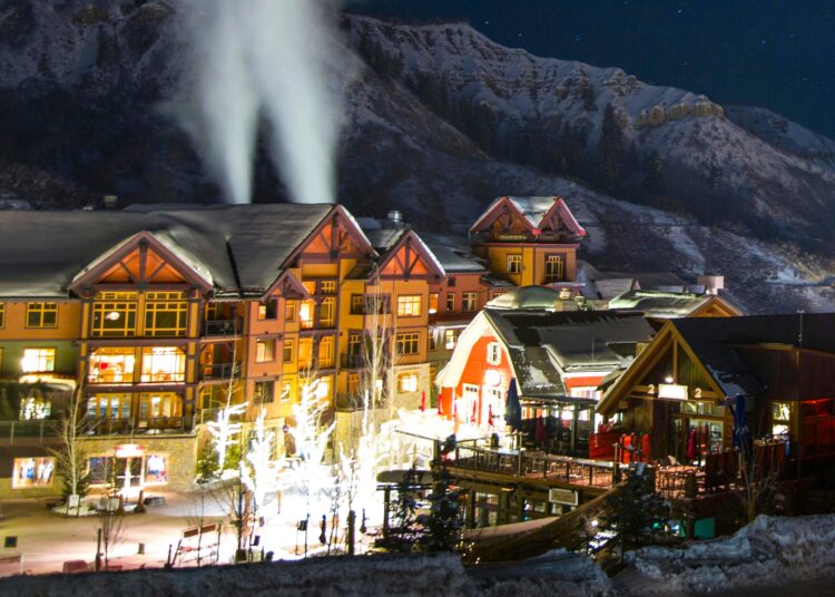 Άνοδος στον τουρισμό τον Δεκέμβριο: Αυξήσεις σε αφίξεις και διανυκτερεύσεις