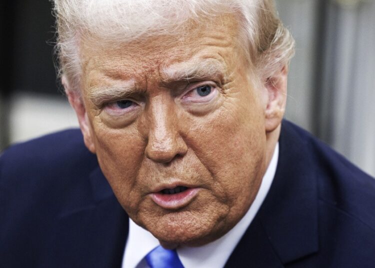 Ο Τραμπ «ανοίγει μέτωπο» με νέους δασμούς και απειλεί το παγκόσμιο εμπόριο