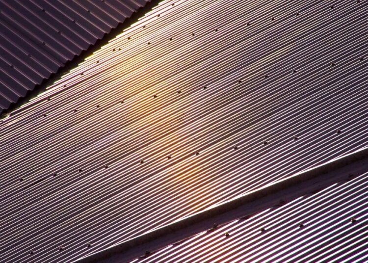 Εκτοξεύθηκαν οι μετοχές χάλυβα και αλουμινίου μετά την απόφαση Τραμπ για δασμούς 25%