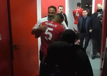 Νότιγχαμ Φόρεστ/Βαγγέλης Μαρινάκης: Η υποδοχή των παικτών από τον πρόεδρο (vid)