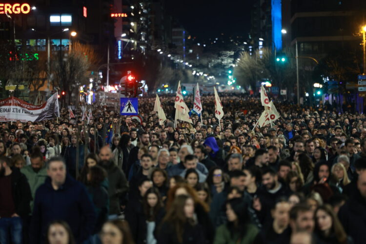 Συλλαλητήριο στην Θεσσαλονίκη για το σιδηροδρομικό δυστύχημα των Τεμπών, από εργατικά σωματεία και συνδικάτα, φοιτητικούς συλλόγους, μέλη της εξωκοινοβουλευτικής αριστεράς και του ευρύτερου αντιεξουσιαστικού χώρου, Τετάρτη 5 Μαρτίου 2025. 
(ΡΑΦΑΗΛ ΓΕΩΡΓΙΑΔΗΣ/EUROKINISSI)