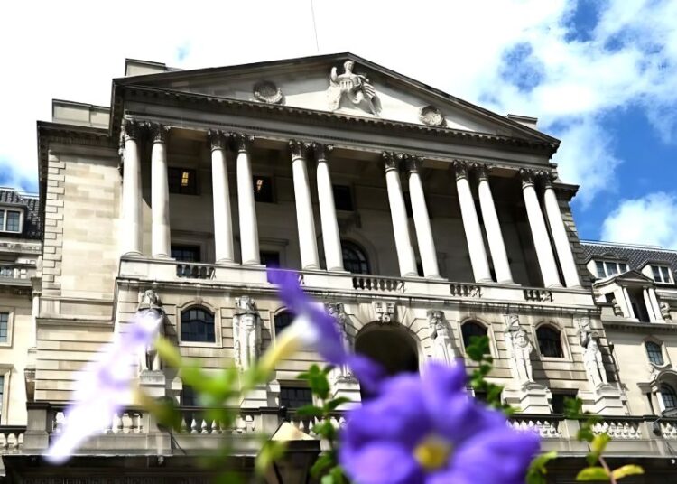 Capital Economics: Η Ελλάδα αντιστέκεται στην παγκόσμια αβεβαιότητα