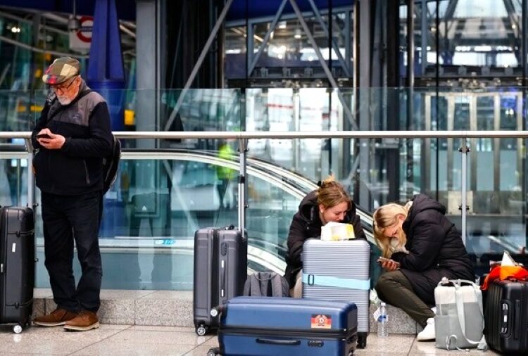Υπό έλεγχο η φωτιά που «βύθισε» το Χίθροου: Καμία ένδειξη εγκληματικής ενέργειας
