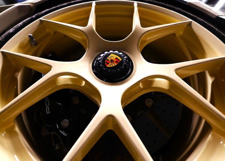 Porsche: Πτώση 30,3% στα κέρδη και στροφή στα υβριδικά