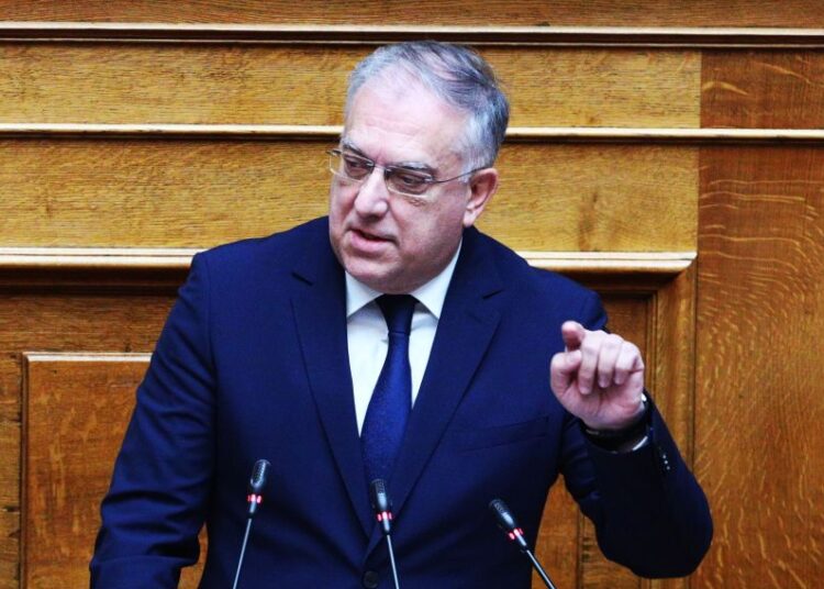 Θεοδωρικάκος: «Ψεύτικες εκπτώσεις τέλος – Από 17 Μαρτίου, βαριά πρόστιμα έως 3 εκατ. ευρώ»