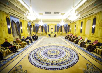 Άνοιξαν οι διαπραγματεύσεις ΗΠΑ-Ουκρανίας: Το Κίεβο σε διπλωματικό σταυροδρόμι