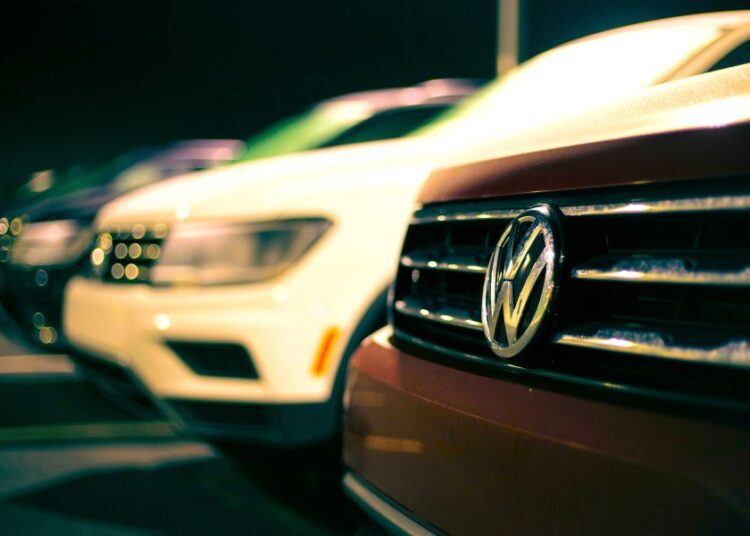 Υβριδικά και BEV αλλάζουν… «ταχύτητα» στην Ευρώπη του 2025