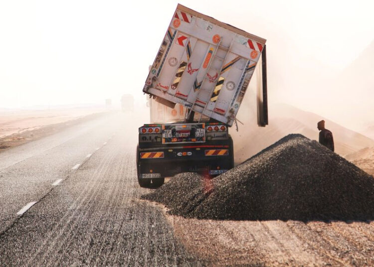 ΥΠΑΑΤ: Στα 575 εκατ. ευρώ ανέρχεται το ποσό που αφορά αιτήσεις για αγροτική οδοποιία