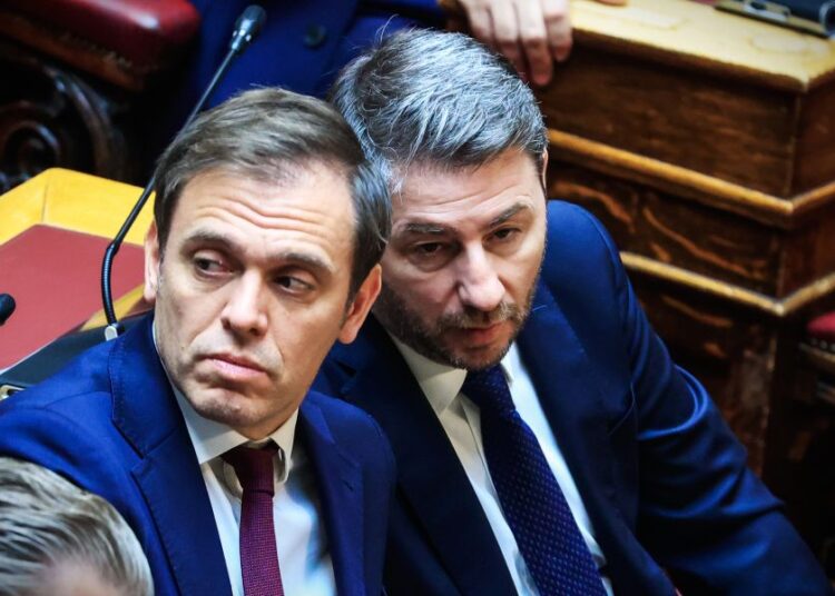 Το ΠΑΣΟΚ ξαναχτυπά: Από την αμφισβήτηση της οικονομίας, στην υπονόμευση της διπλωματίας