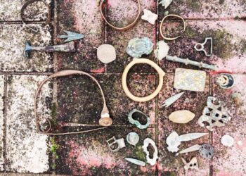 Μπιχλιμπίδια, μπερεκέτια και «μαύρα»: Πώς δρούσαν 3 κυκλώματα αρχαιοκαπηλίας