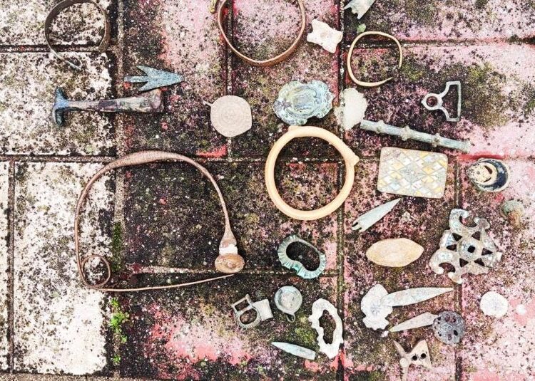 Μπιχλιμπίδια, μπερεκέτια και «μαύρα»: Πώς δρούσαν 3 κυκλώματα αρχαιοκαπηλίας