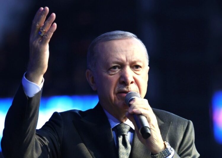 Ελληνοτουρκικές σχέσεις: «Επίθεση» φιλίας από Ερντογάν, δεσμεύεται για διάλογο