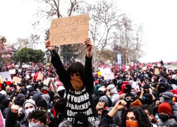 Διεθνή πυρά για την προφυλάκιση Ιμάμογλου: «Οπισθοδρόμηση» για τη δημοκρατία