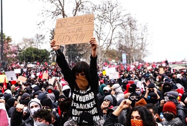 Διεθνή πυρά για την προφυλάκιση Ιμάμογλου: «Οπισθοδρόμηση» για τη δημοκρατία