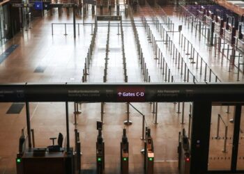 Γερμανία: Μαζική απεργία παρέλυσε τα αεροδρόμια – Ακυρώθηκαν 3.400 πτήσεις