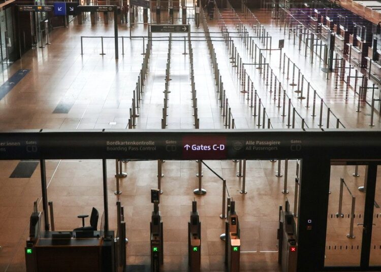 Γερμανία: Μαζική απεργία παρέλυσε τα αεροδρόμια – Ακυρώθηκαν 3.400 πτήσεις