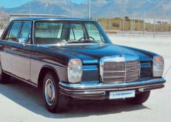 Η συναρπαστική ιστορία της μπλε Mercedes του Ωνάση