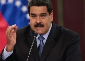 Βενεζουέλα/Υπό τον κίνδυνο blackout: Κόβει στο μισό τις ώρες εργασίας για τους δημόσιους υπαλλήλους