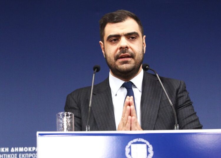 Live η ενημέρωση των πολιτικών συντακτών από τον Παύλο Μαρινάκη