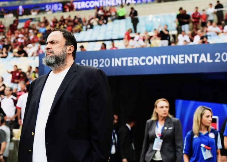 Σούπερ Λιγκ: Μαρινάκης «σφραγίζει» τηλεοπτική συμφωνία 4ετίας για 9 ομάδες