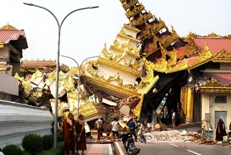 Σεισμός 7,7 Ρίχτερ σάρωσε τη Μιανμάρ: Εκατοντάδες νεκροί, αγωνία για χιλιάδες αγνοούμενους