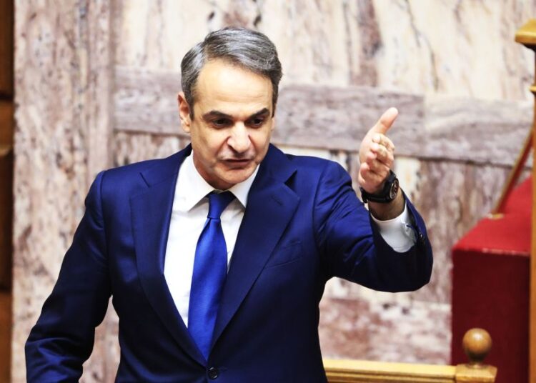Στην επίθεση πέρασε ο Πρωθυπουργός απαντώντας στην πρόταση δυσπιστίας