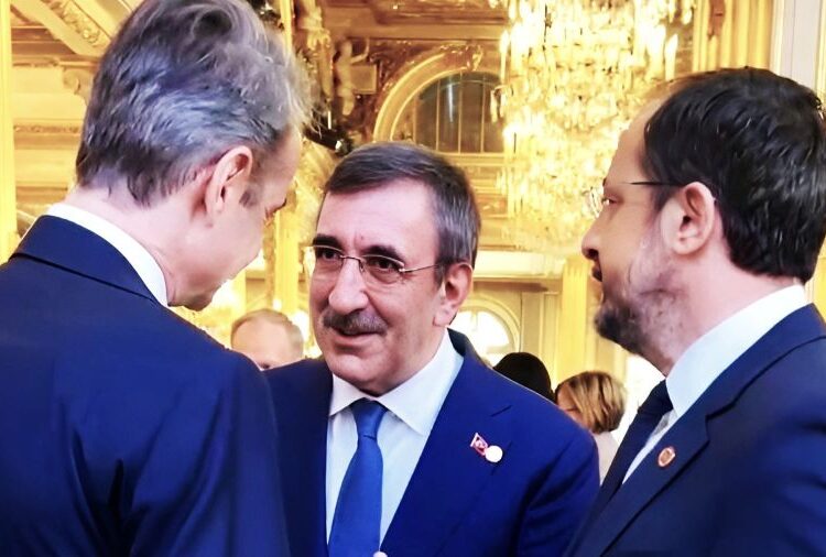Η άτυπη διπλωματική παρτίδα Μητσοτάκη-Γιλμάζ στην «σκιά» της Ουκρανίας
