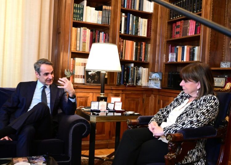 Μήνυμα Μητσοτάκη στην αποχαιρετιστήρια συνάντηση με Σακελλαροπούλου