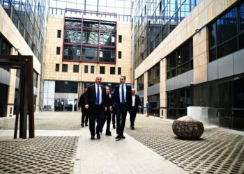 υπ. Μετανάστευσης: «Φρένο» στην παράνομη μετανάστευση, «πράσινο φως» στους εργάτες γης