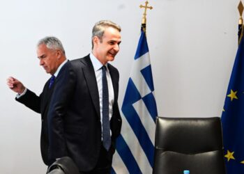 Μητσοτάκης στο Υπουργείο Μετανάστευσης: Μήνυμα μηδενικής ανοχής